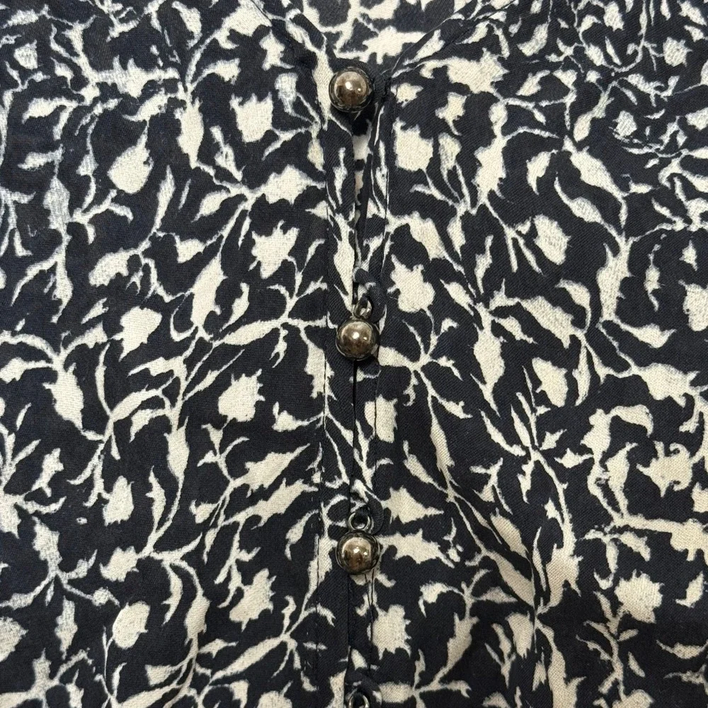 Banana Republic Silk Blouse Womens XS Navy Blue Floral Smocked Peplum V-Neck Top